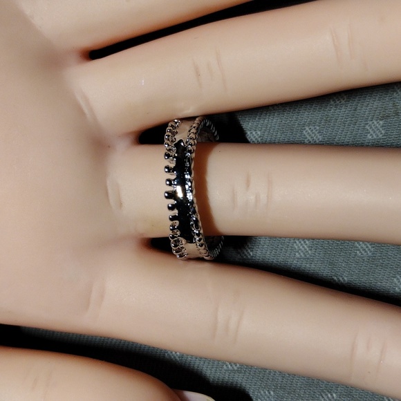 Size 10, Elegant crown ring w/mini rhinestones - Picture 3 of 3